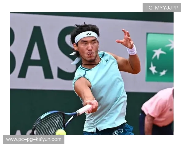 网球新星怒吼场边教练：别再说话！